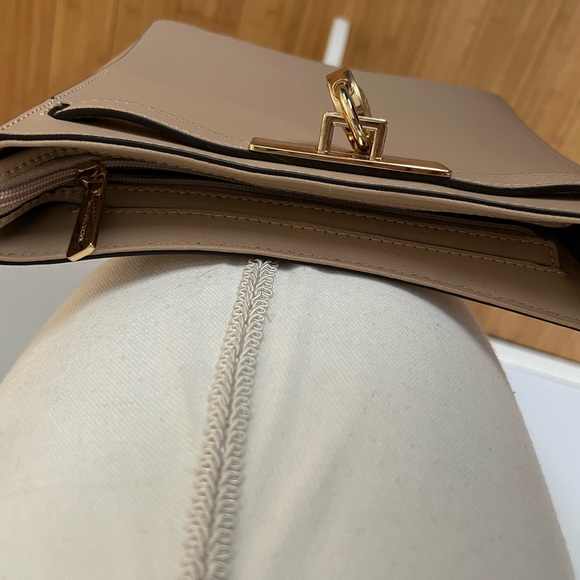 Michael Kors blush color crossbody - Picture 3 of 10